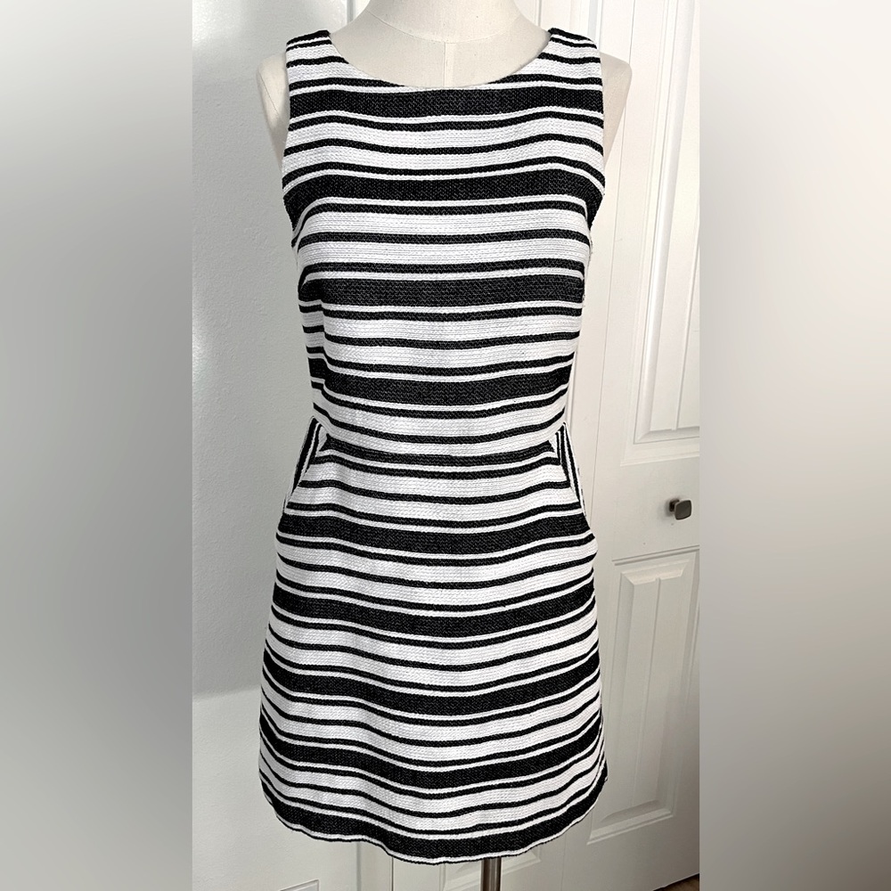 Banana Republic 🌺 Black & white striped  Sleeveless dress SZ:8